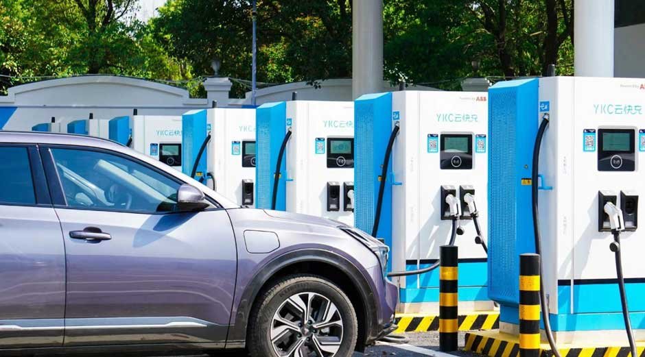 The Future of Electric Vehicle Charging: Trends and Solutions for a Greener Tomorrow